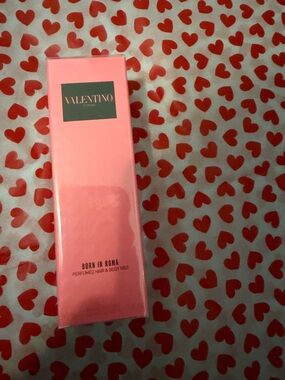 Valentino born in Roma perfume